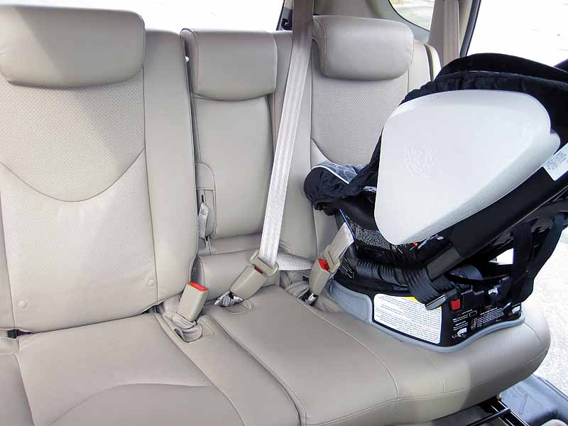 center-seatbelt-buckled.jpg